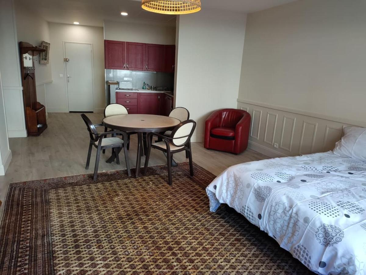 Tres Grand Studio Au Pied Du Plateau D'Angouleme. Екстериор снимка